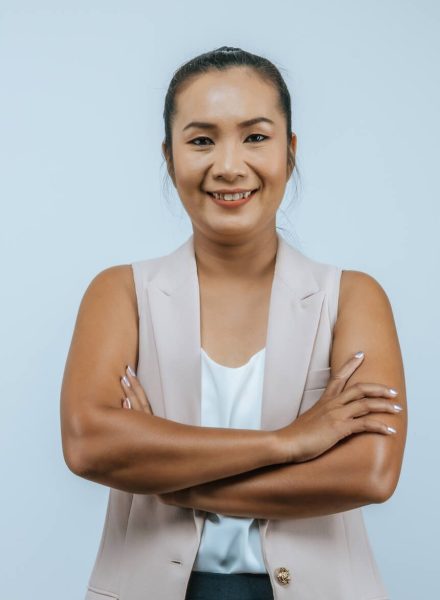 portrait-of-asian-happy-woman-smiling-looking-at-t-2022-01-30-01-25-48-utc-e1660361101521.jpg